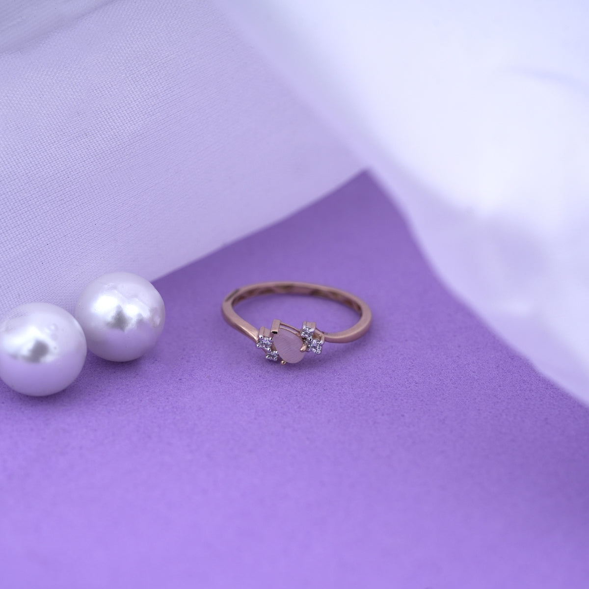 18k gold ring with cz stones