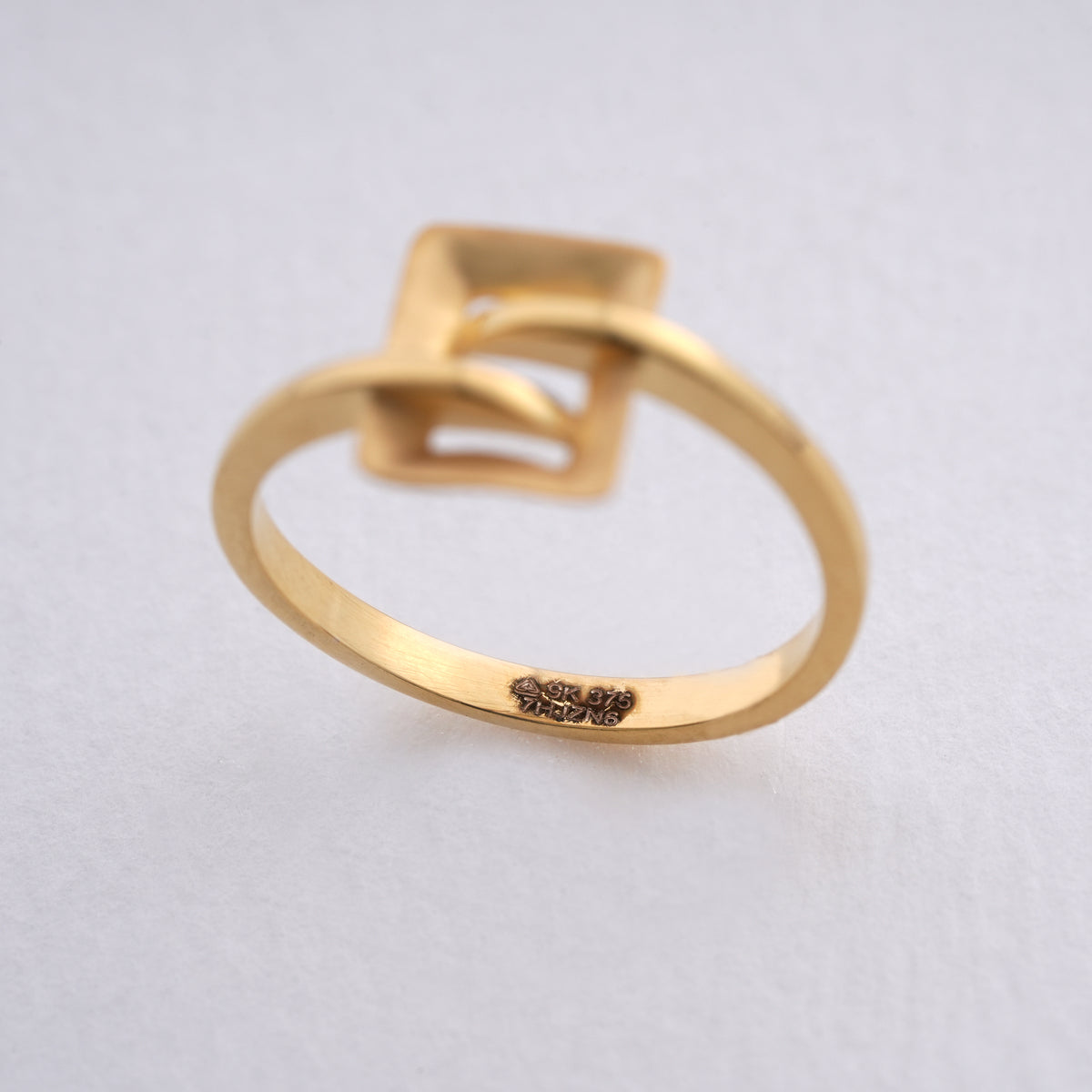 9k gold ring