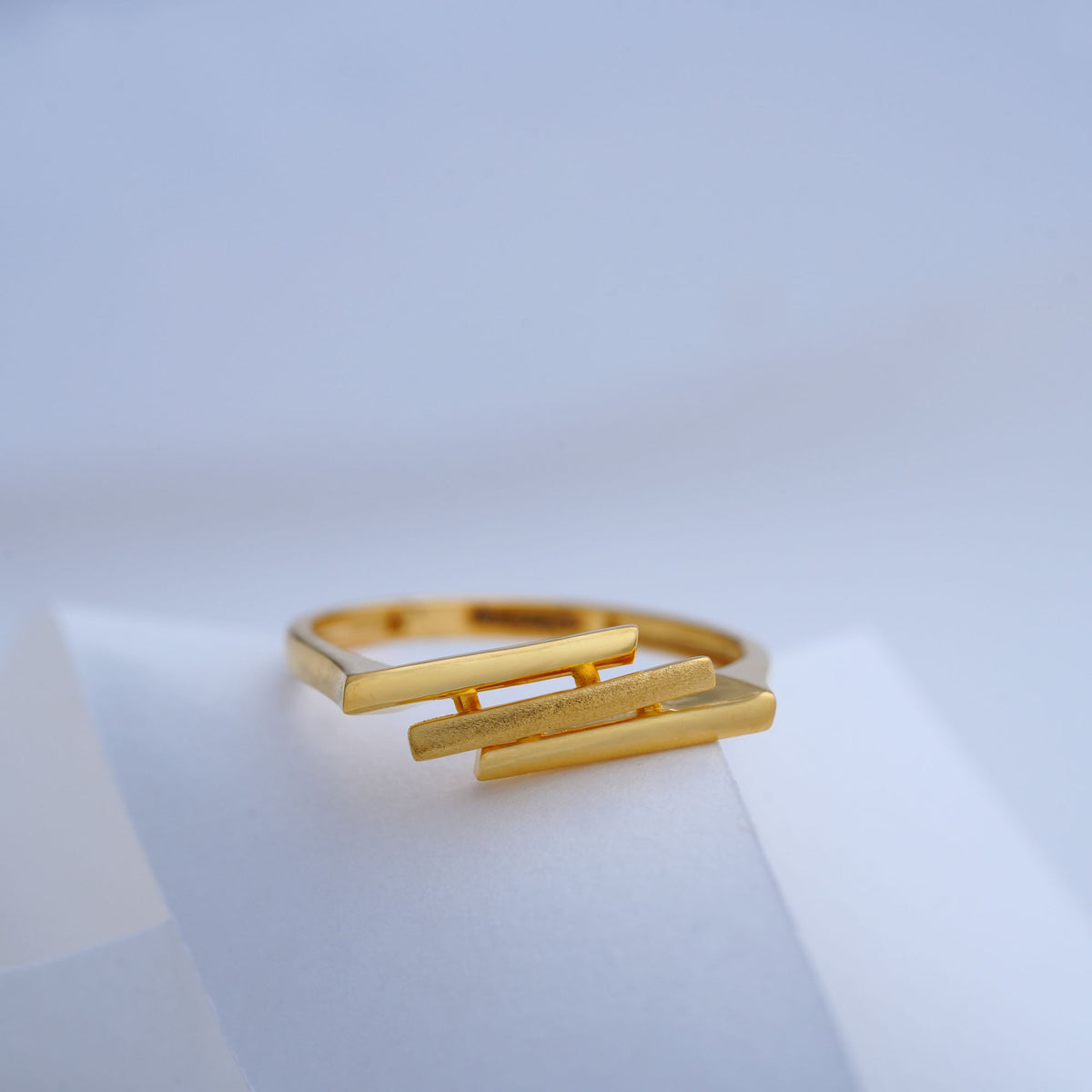 9k gold ring caia