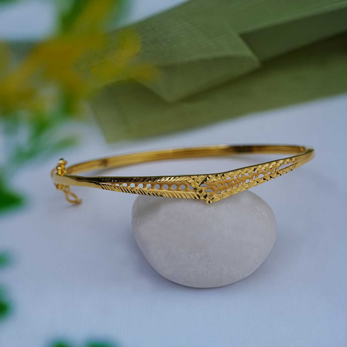 Caia 9kt ca1bg9w150 bangle women hero