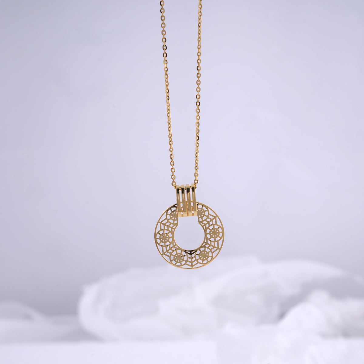 9k gold pendant necklace
