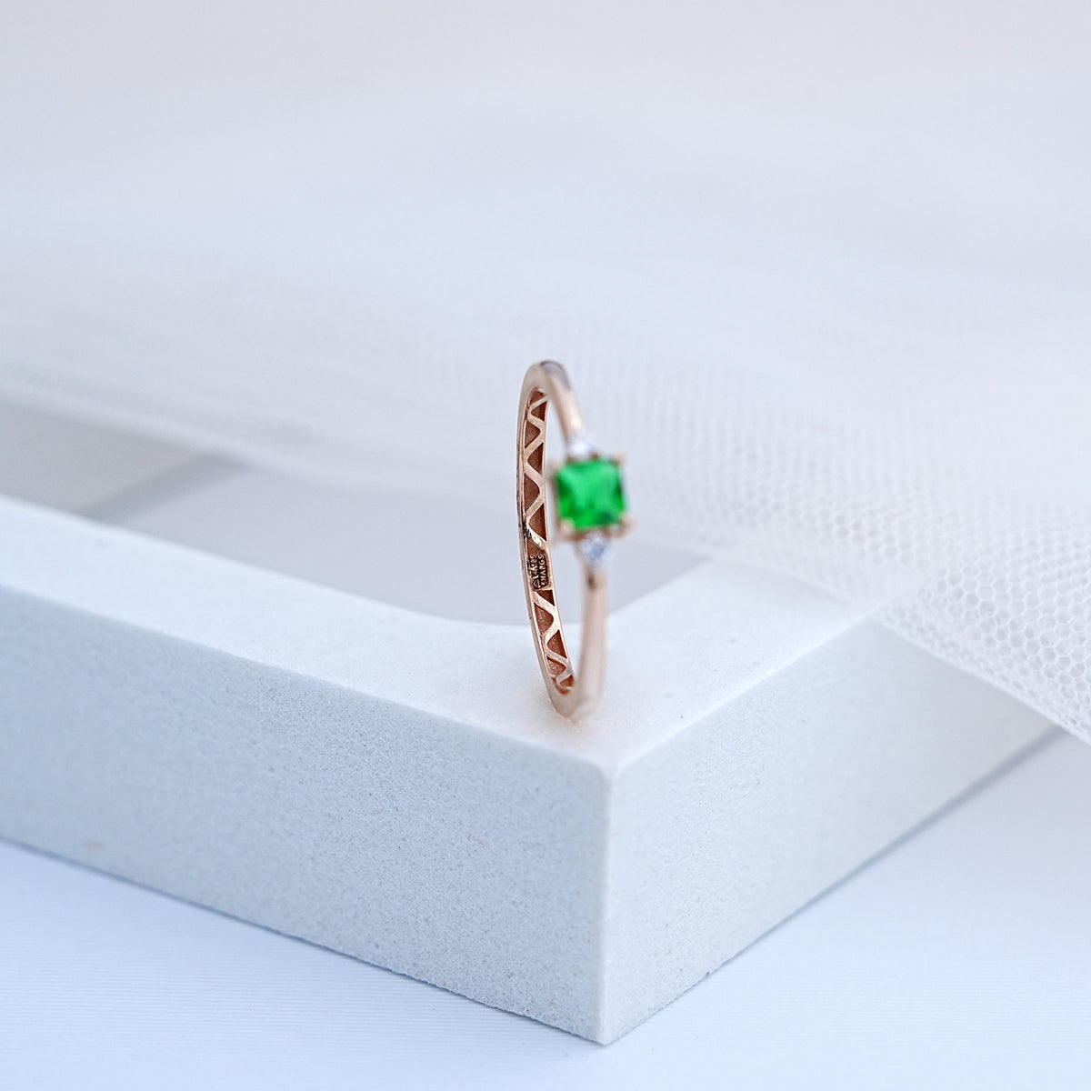 14k rose gold ring with multicolour stones