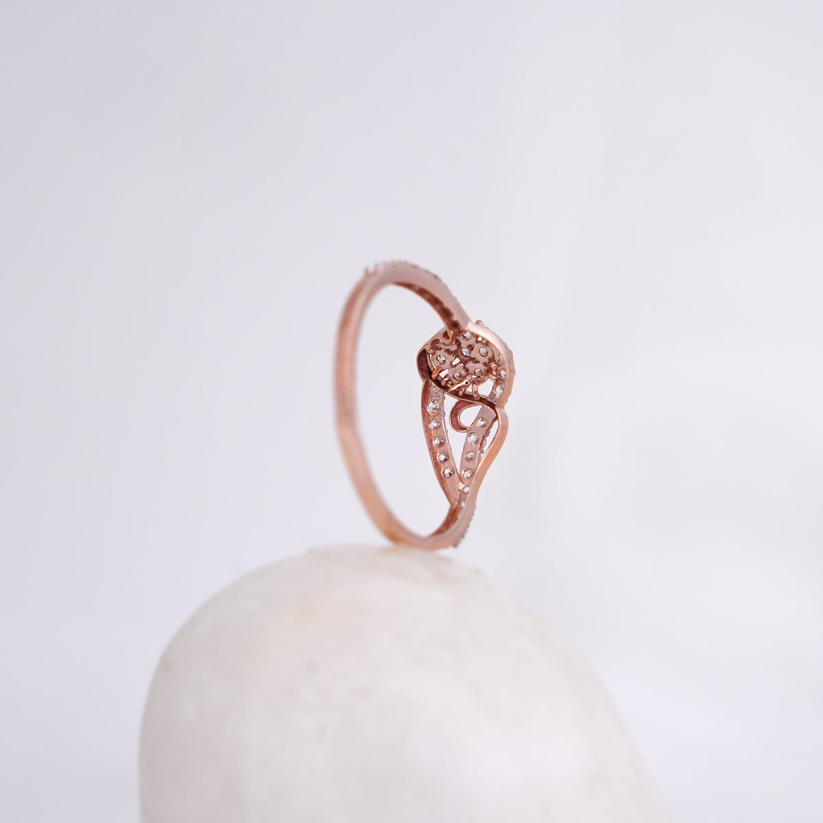 9k rose gold ring with cz stones