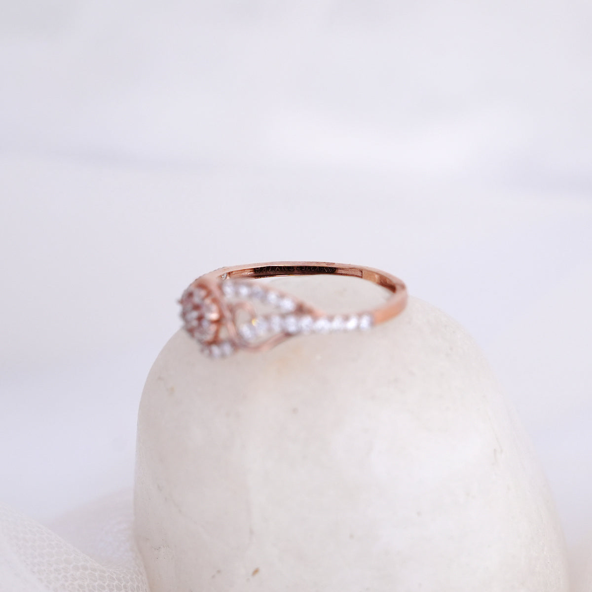 9k rose gold ring with cz stones