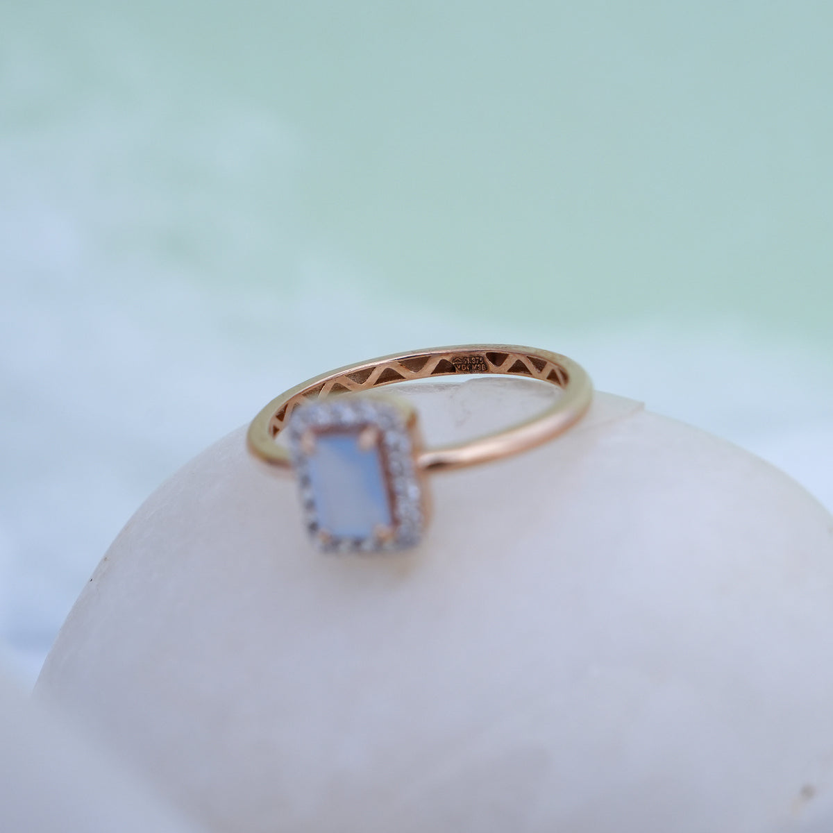 9k rose gold ring with multicolour stones