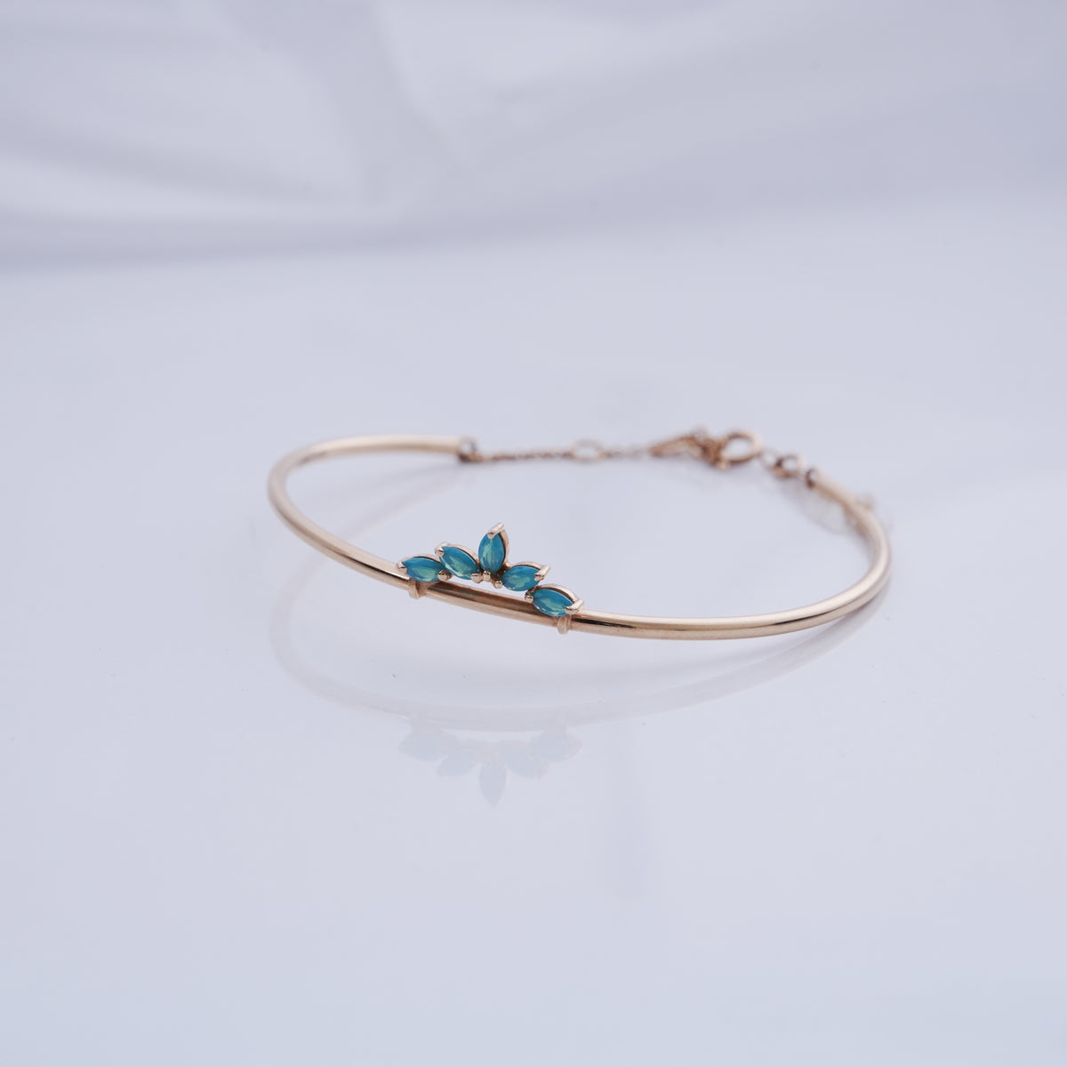 18k gold bangle with blue stones