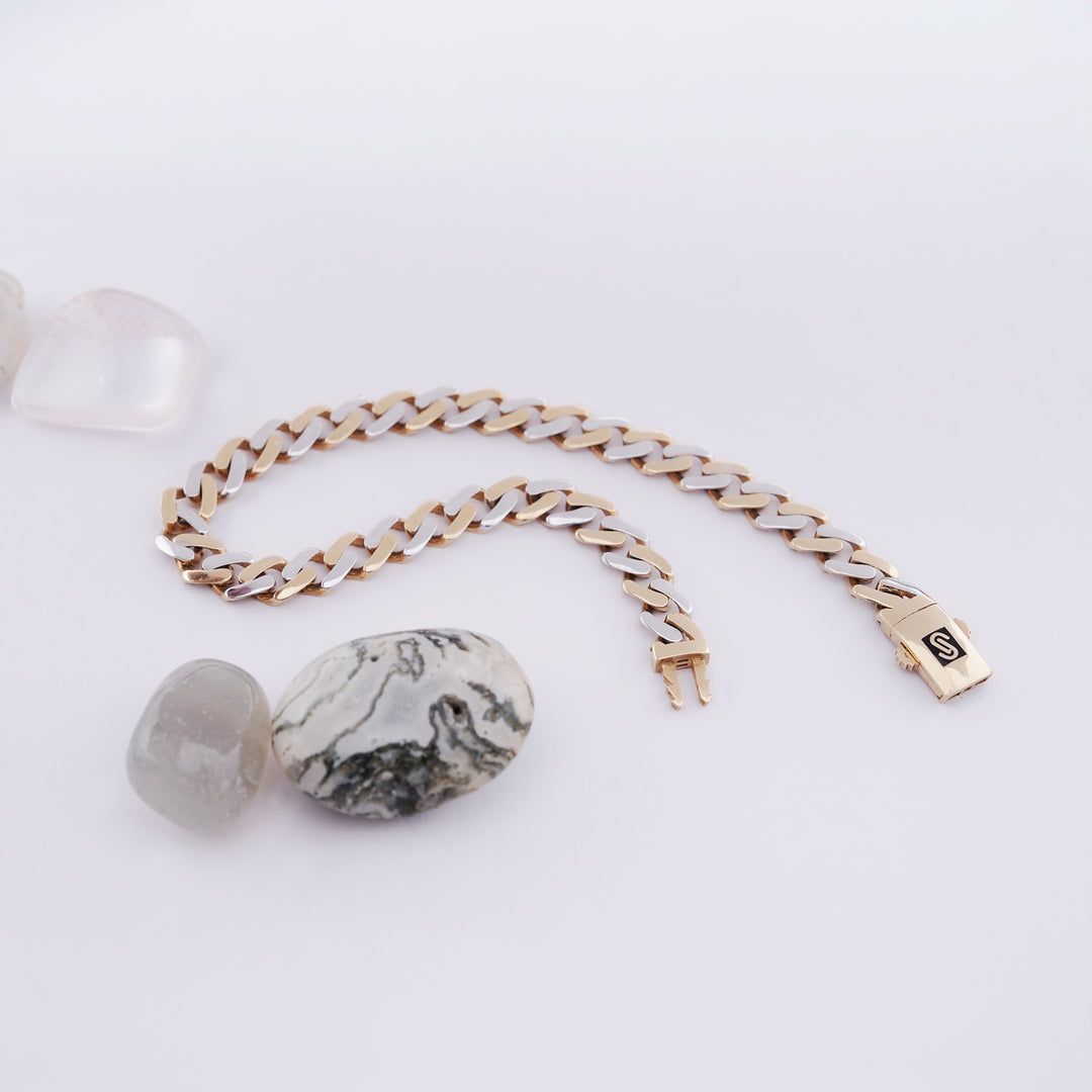 18K Timeless Gold Bracelet for Everyday Wear