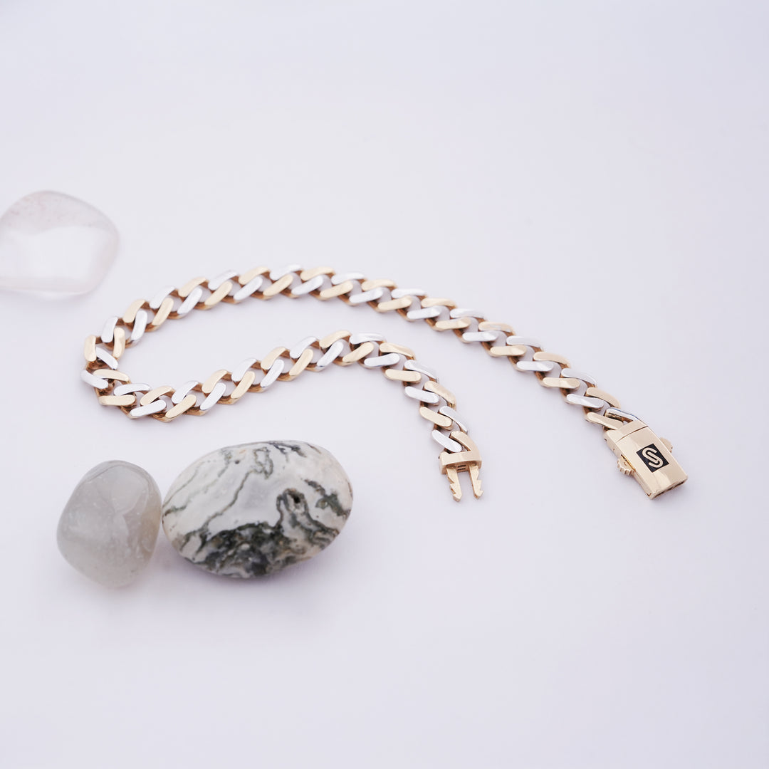 18K Timeless Gold Bracelet for Everyday Wear