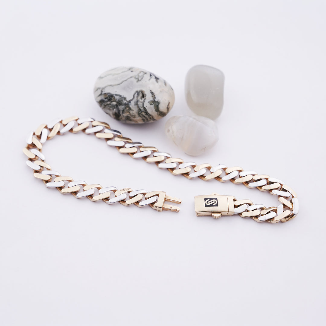 18K Timeless Gold Bracelet for Everyday Wear