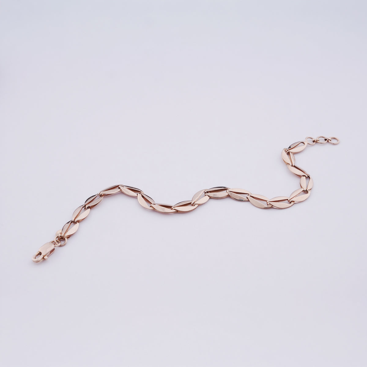 18k timeless gold bracelet for everyday wear
