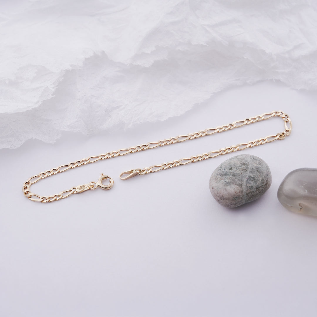 18K Timeless Gold Bracelet for Everyday Wear