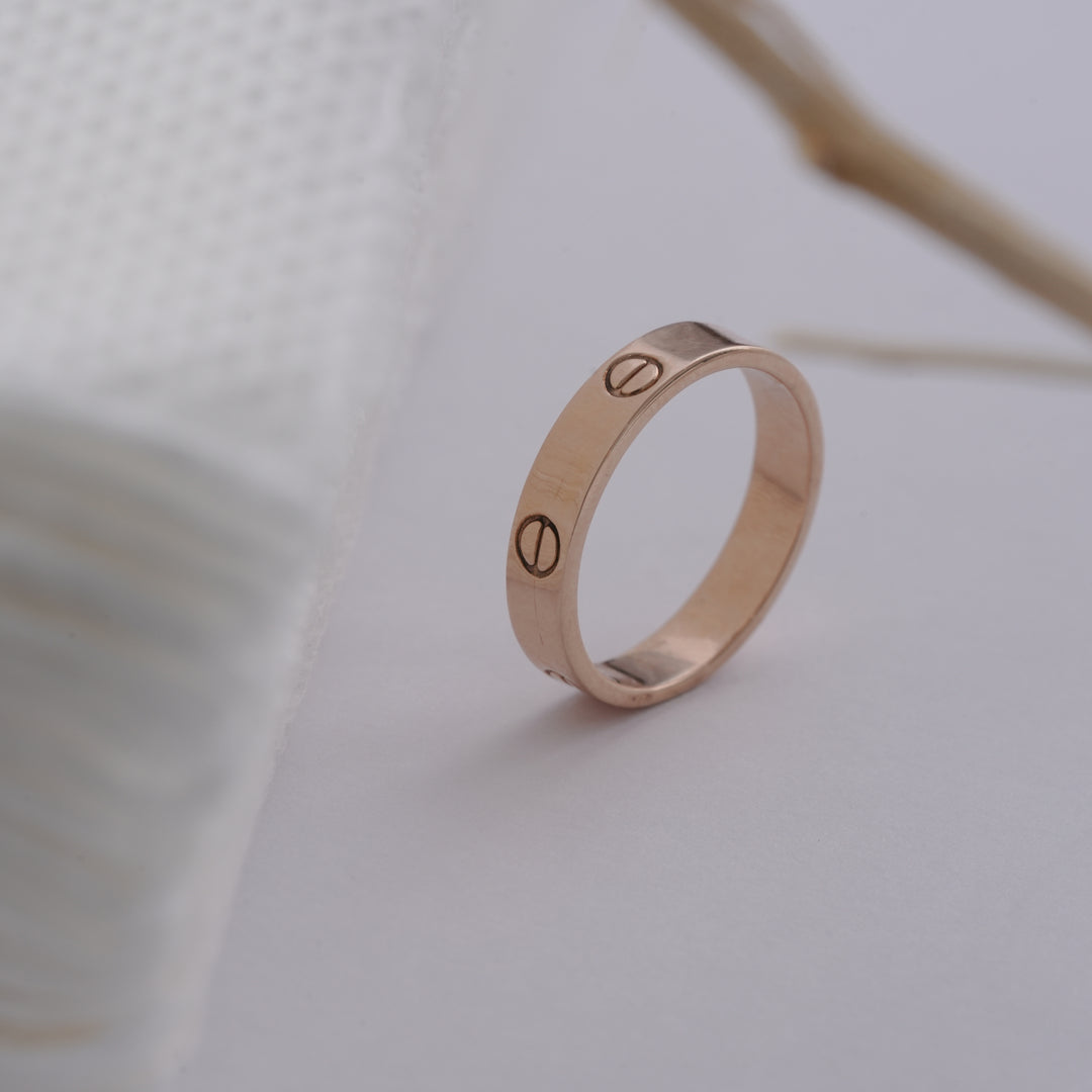 18K Timeless Gold Band Ring for Everyday Wear