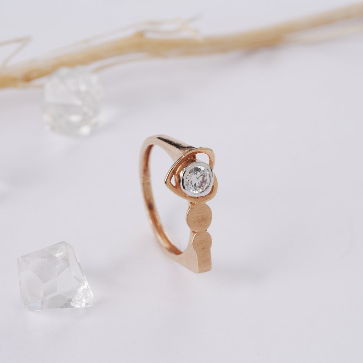 18k gold ring with heart & love