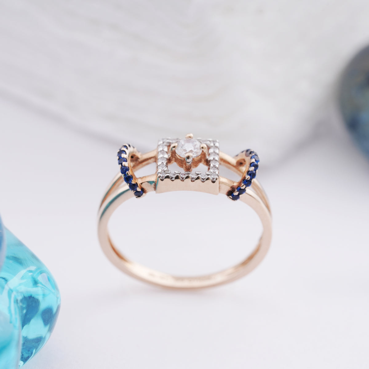 18k gold ring with cz stones