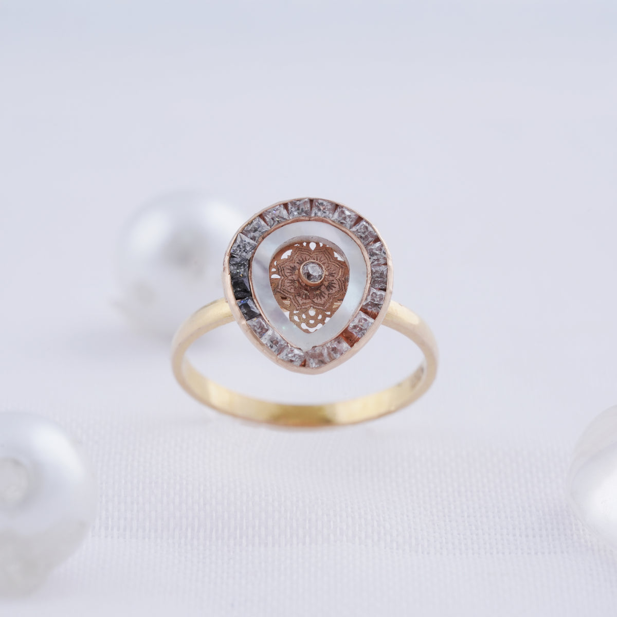 18k gold ring with cz stones