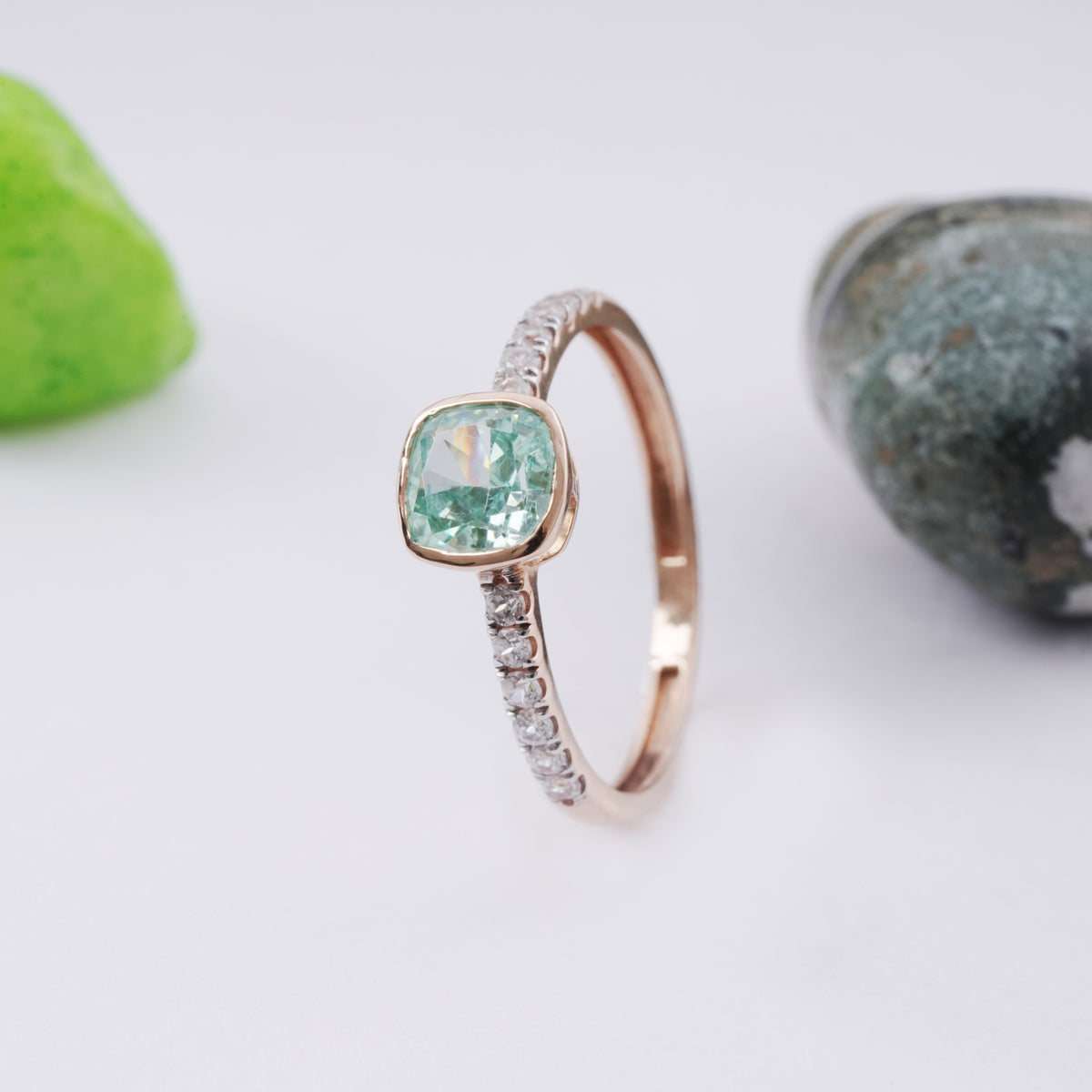 18k gold ring with cz stones