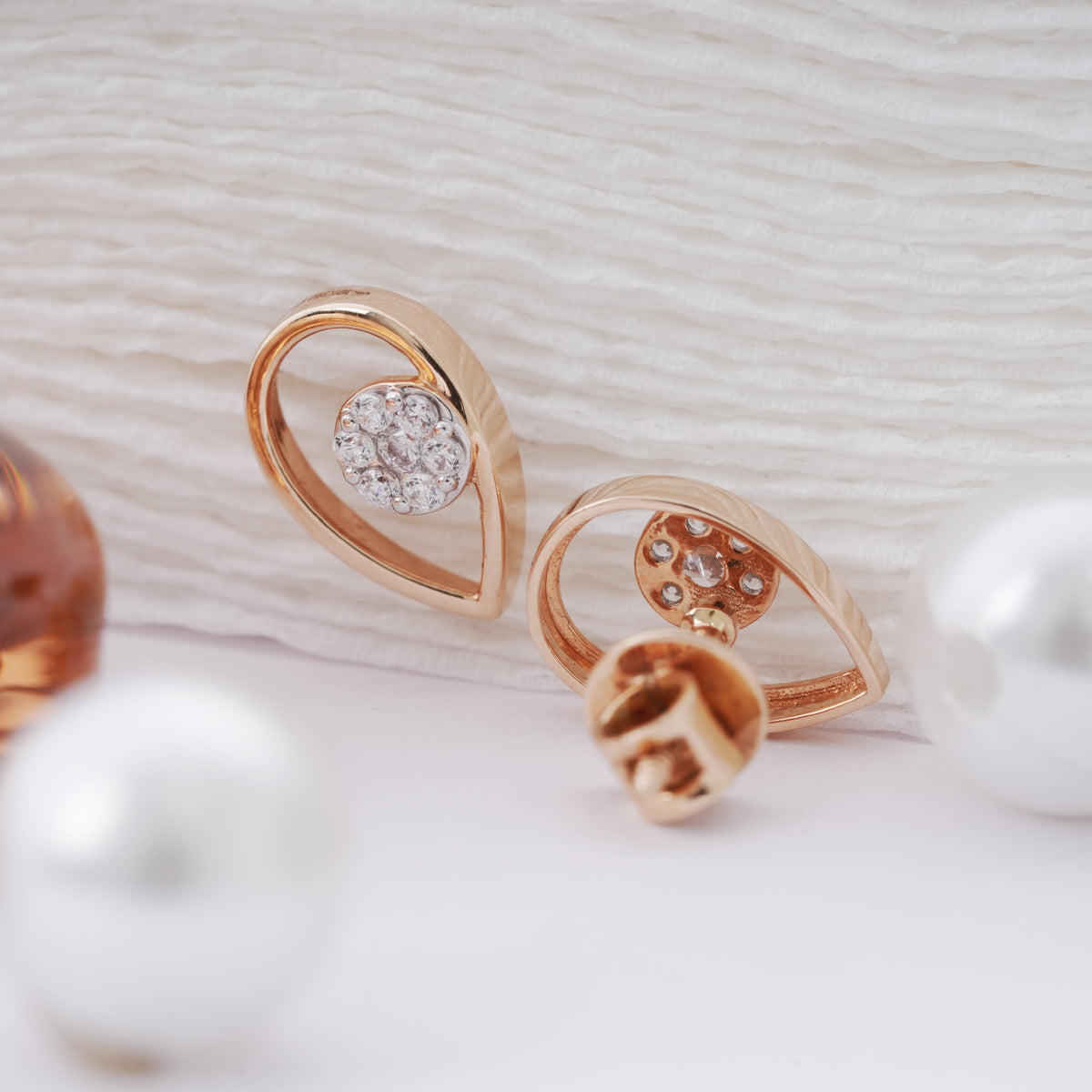 18k gold stud earrings for everyday wear