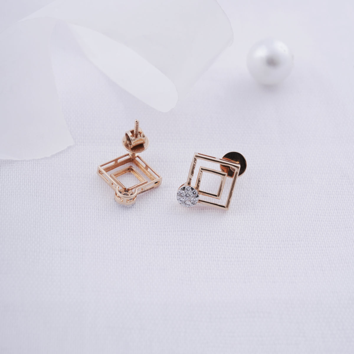 18k gold stud earrings for everyday wear