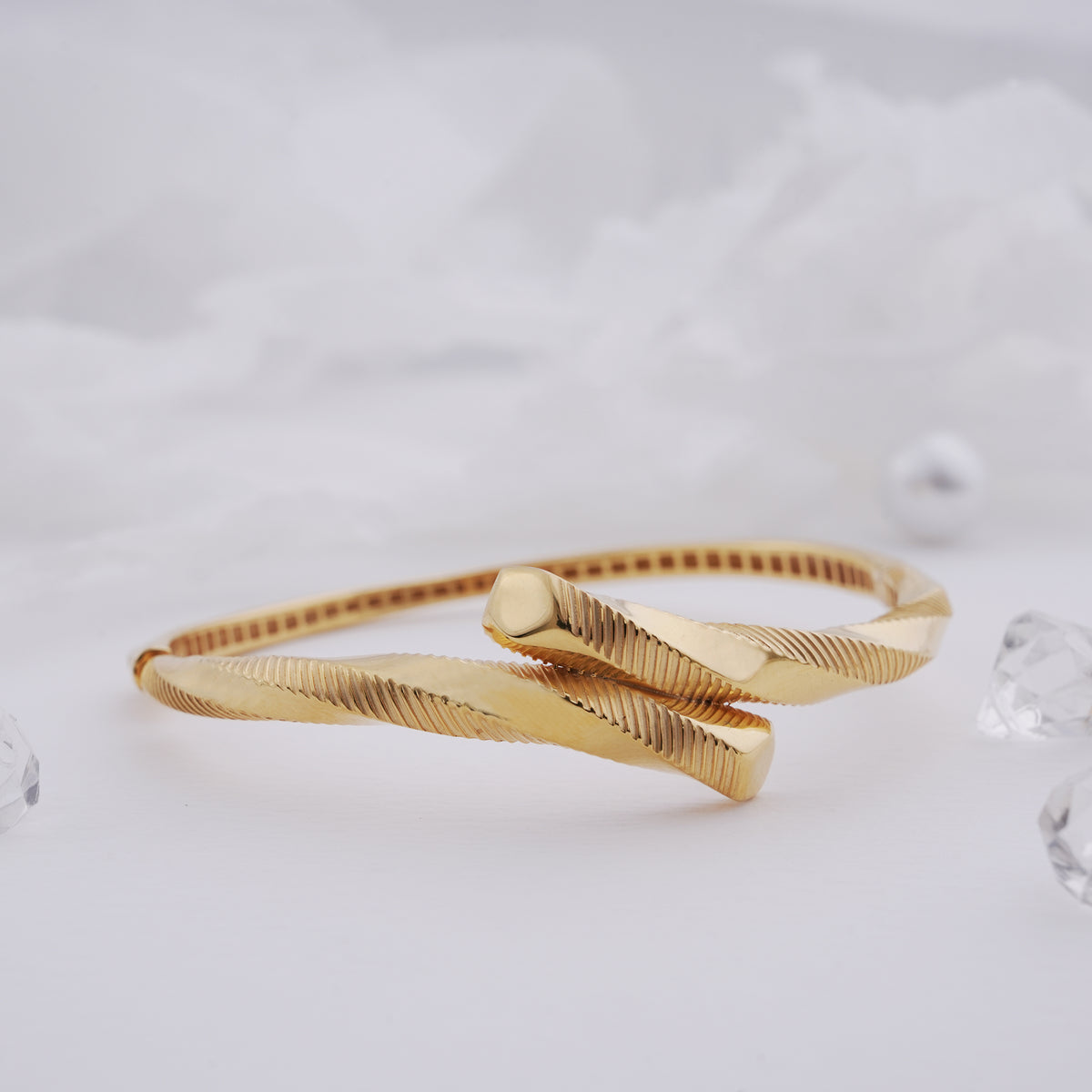 9k gold bangle