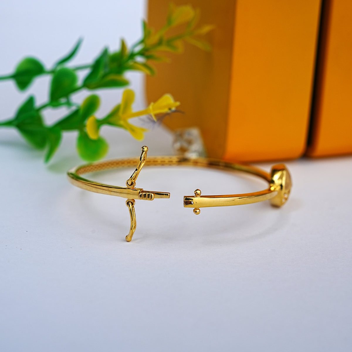 9k gold bangle