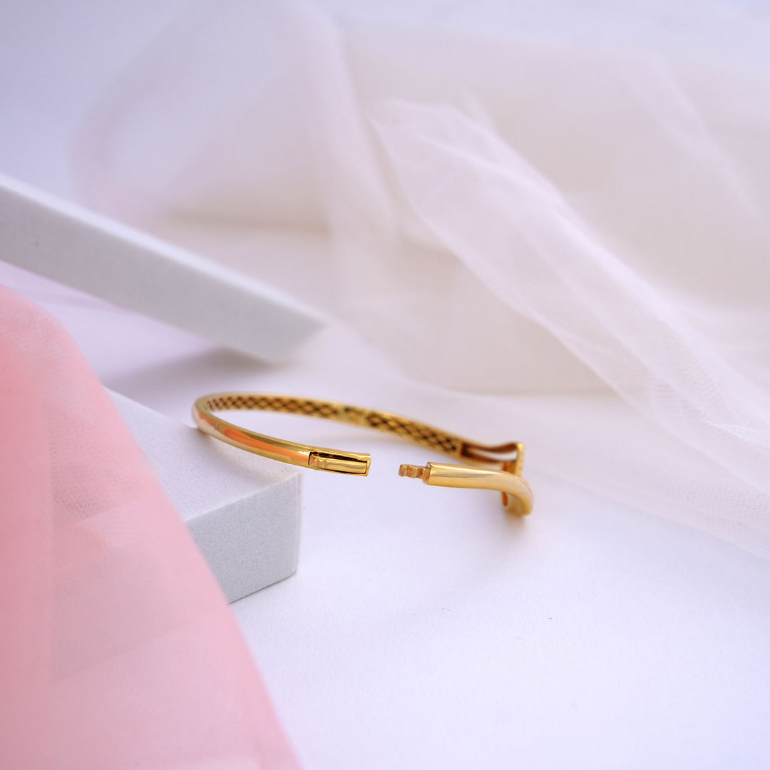 9K Gold Bangle