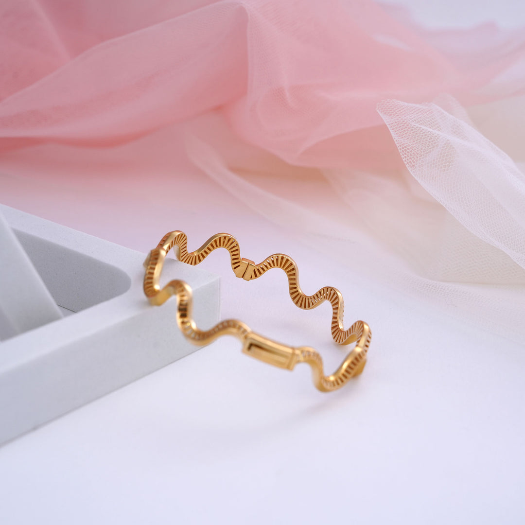 9K Gold Bangle