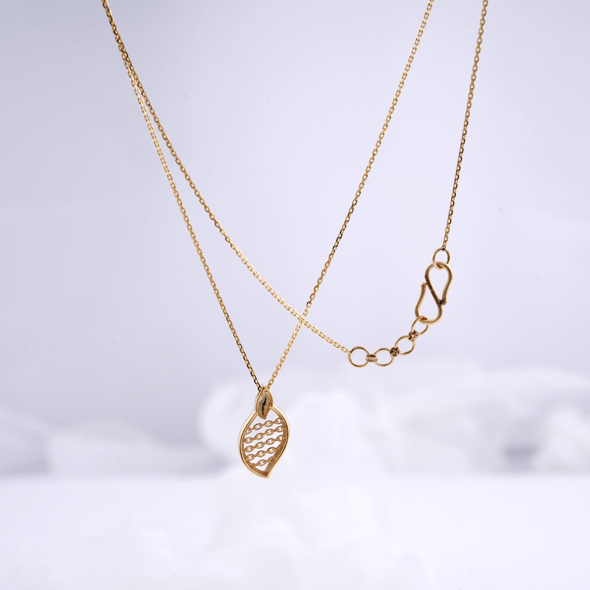 9k gold pendant necklace