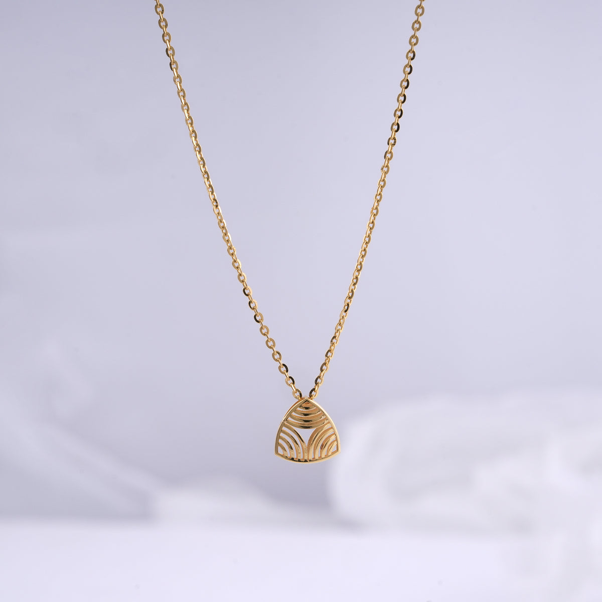 9k gold pendant necklace