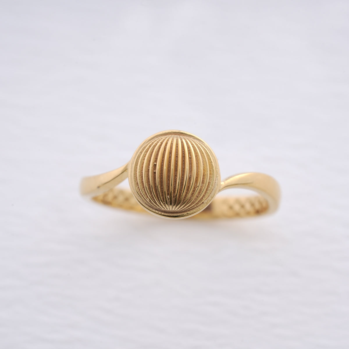 9k gold ring