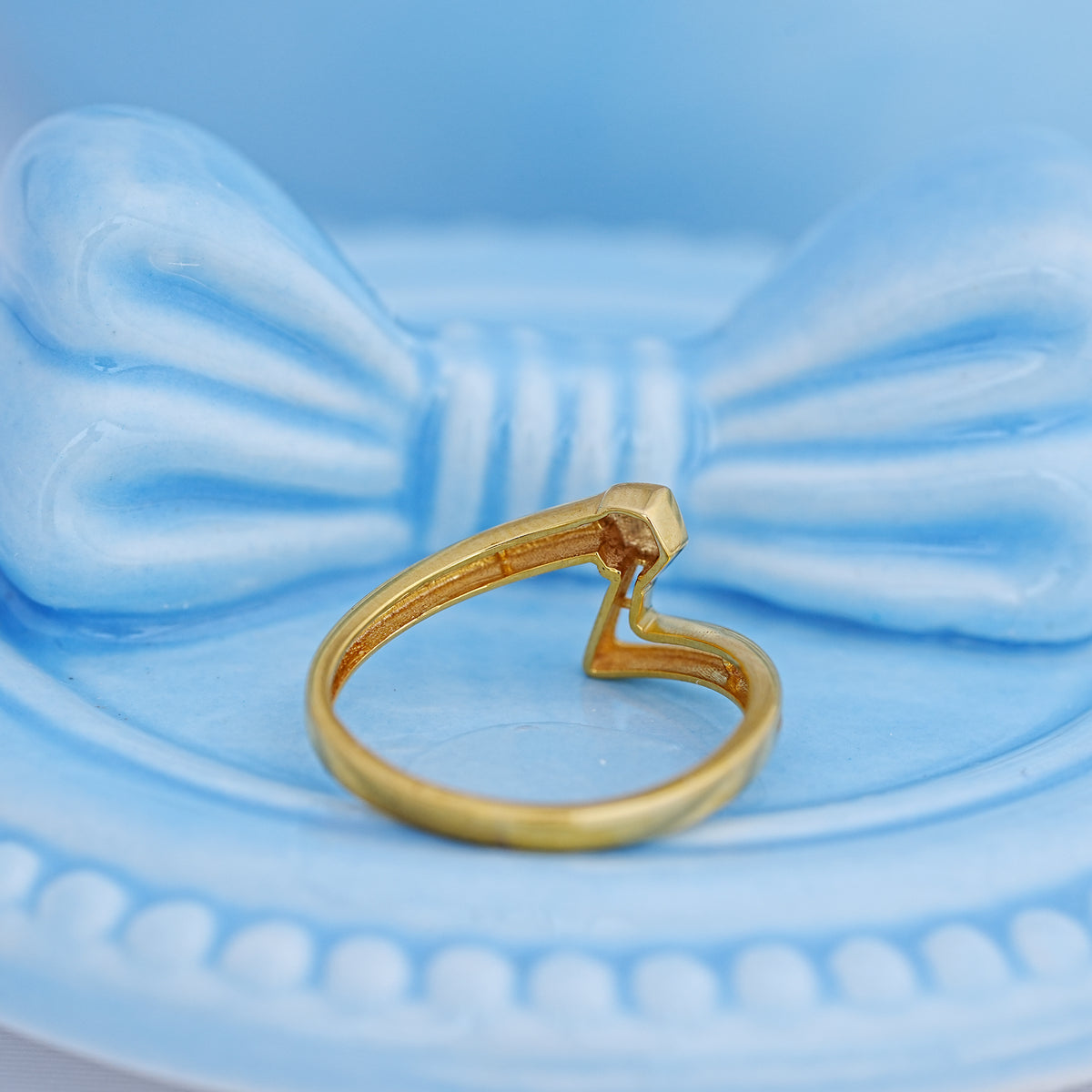 9k gold twisted ring for daily wear, office wear