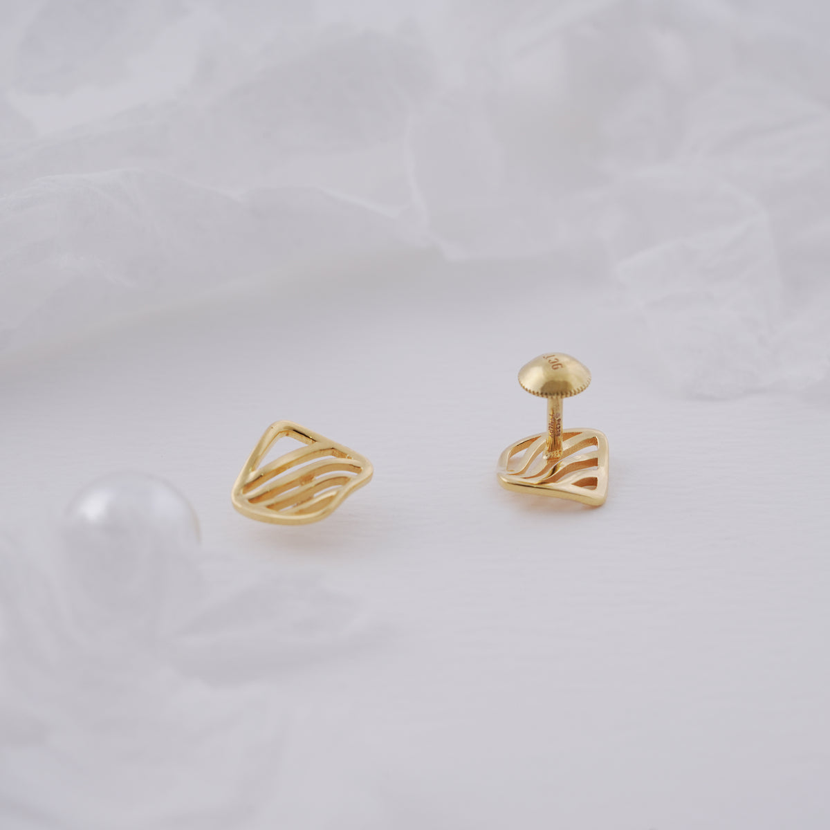 9k gold stud earrings