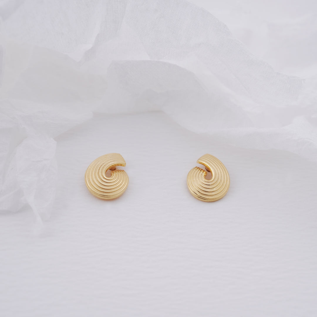 9K Gold Stud Earrings