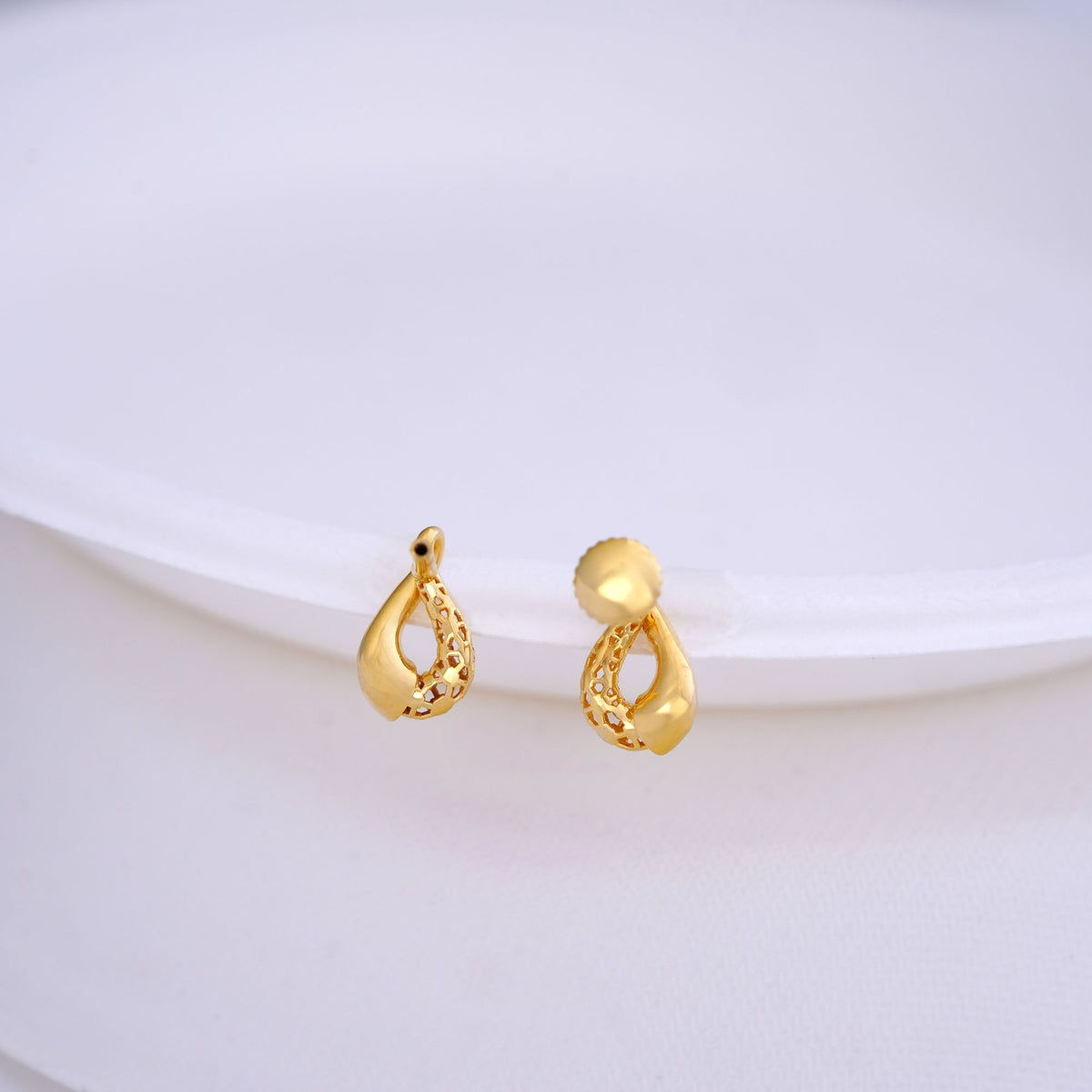 9k gold stud earrings