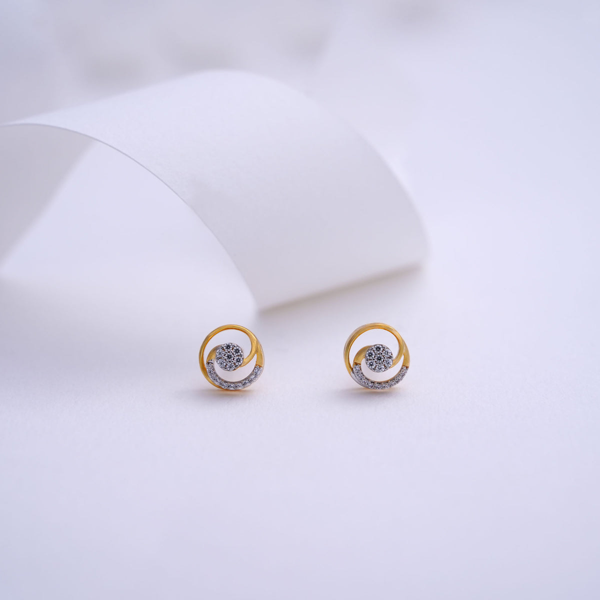 9k gold stud caia