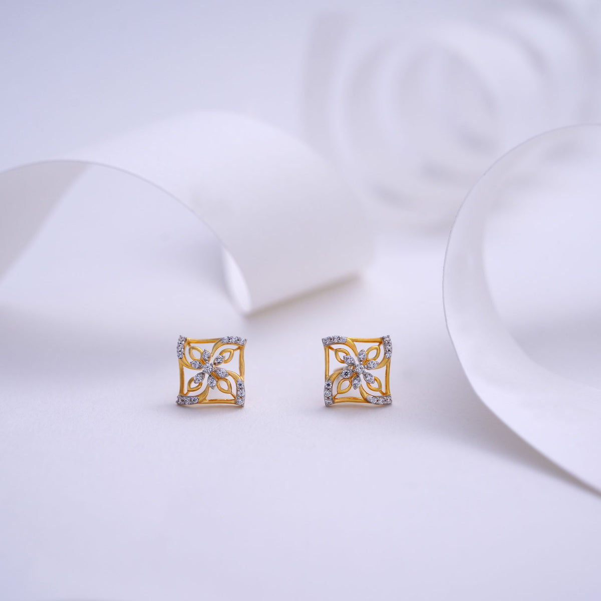 9k gold stud caia