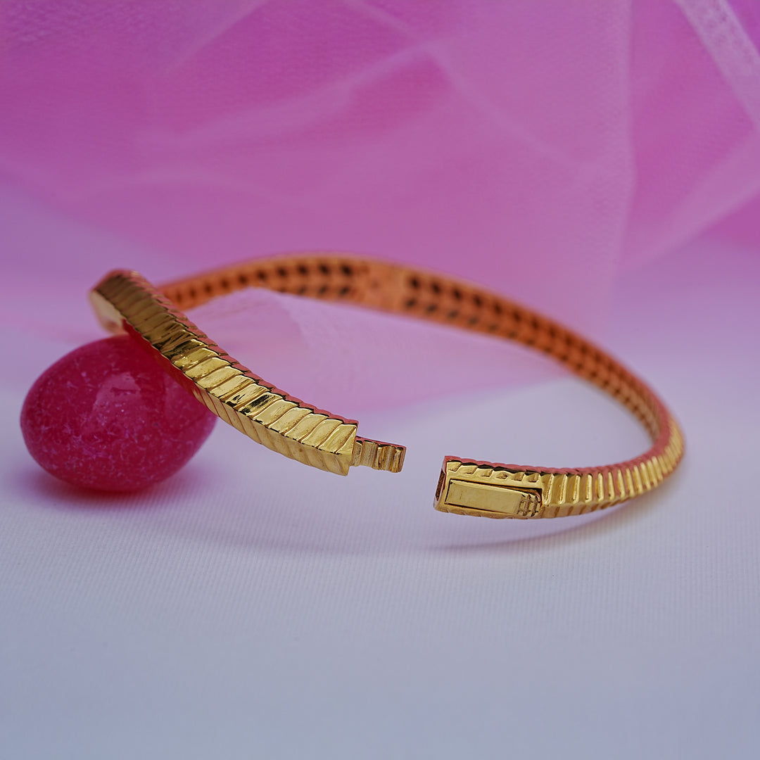 9K Gold Oval Bangle