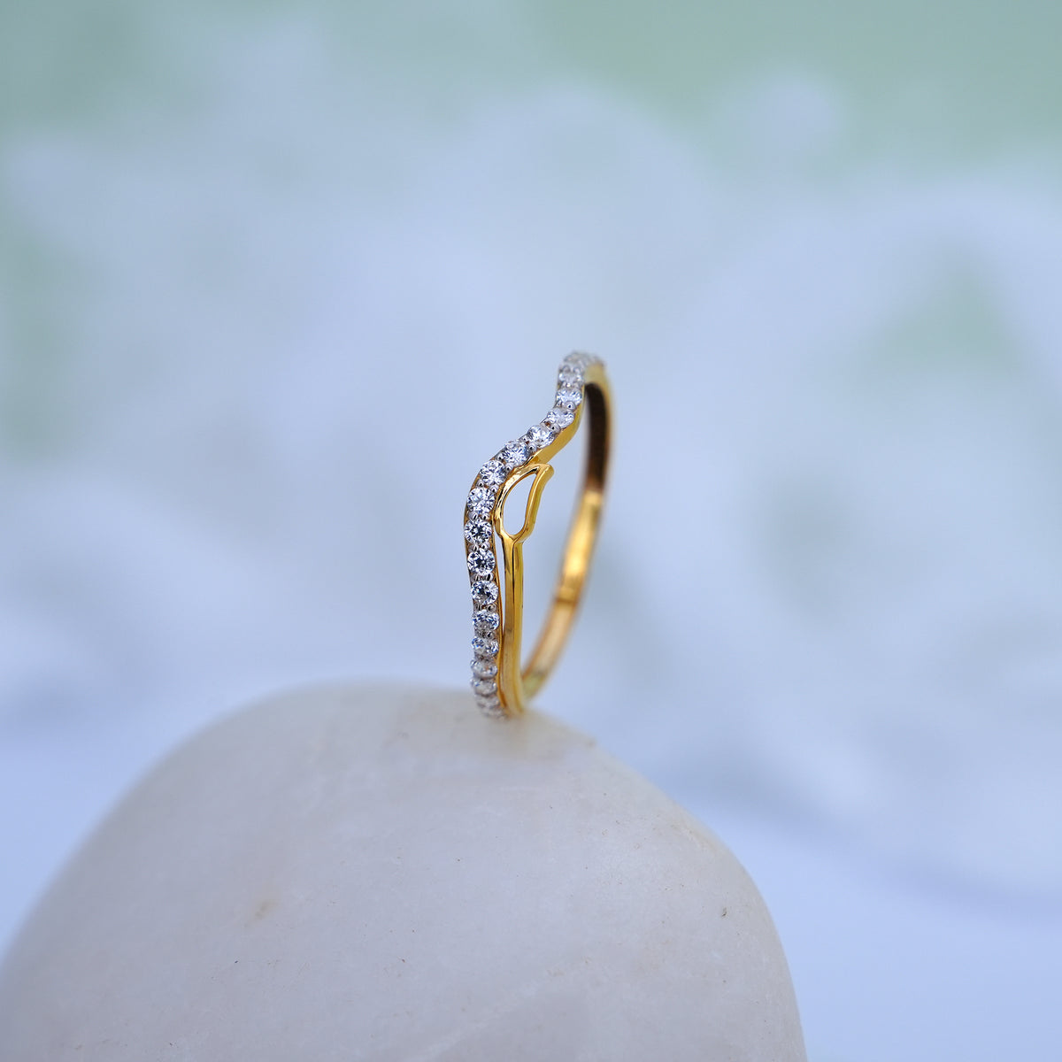 9k gold ring with cz stones