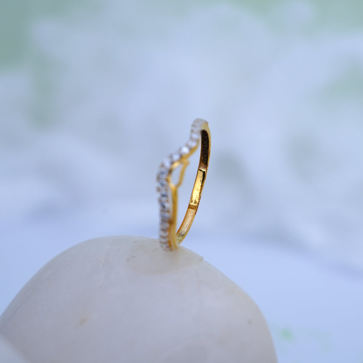 9k gold ring with cz stones
