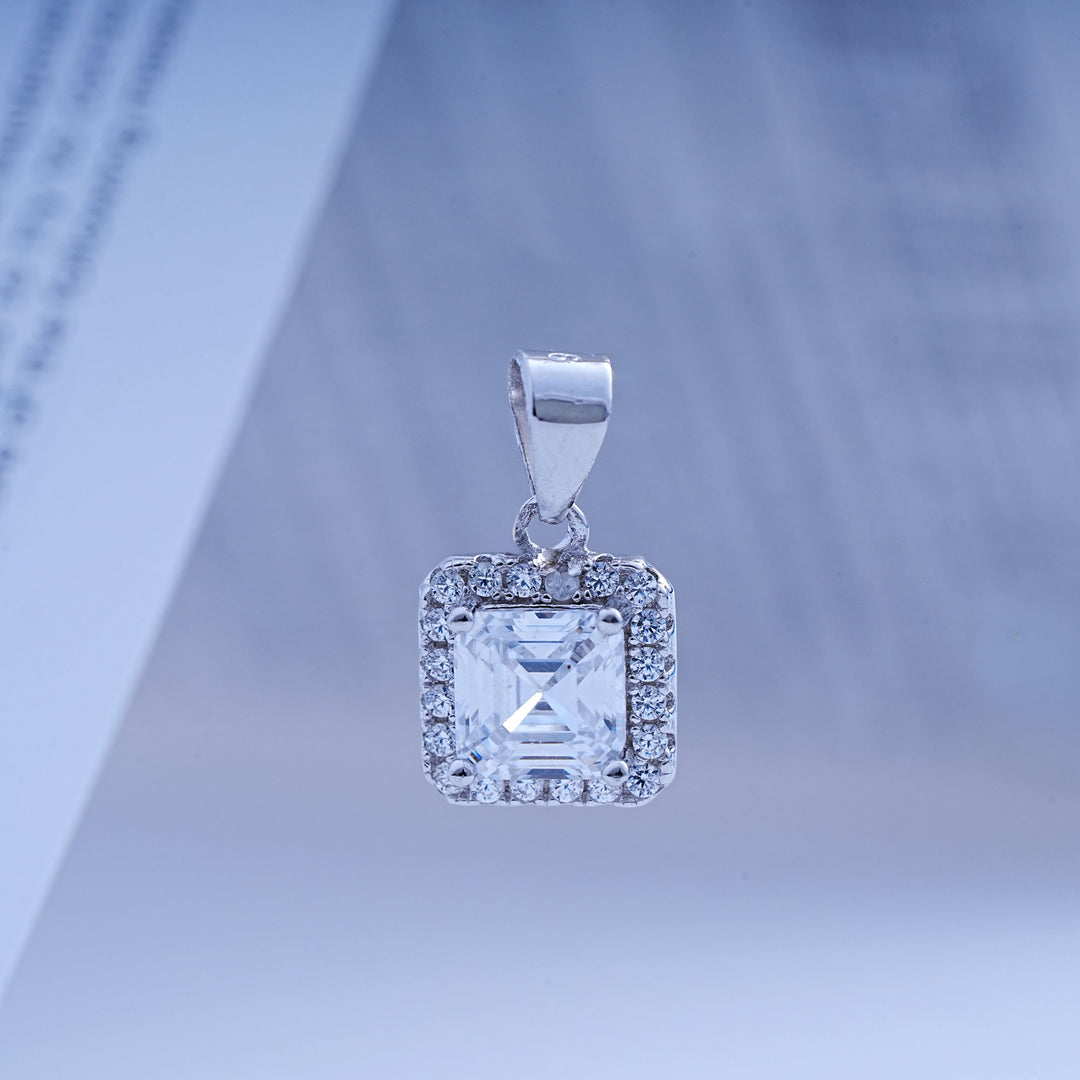 925 Silver Pendant with matching pair of stud