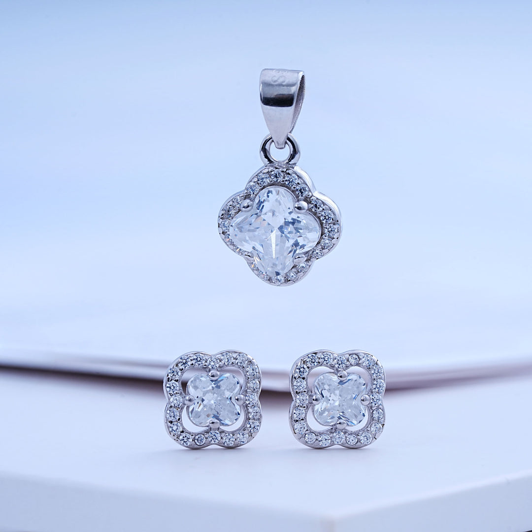 925 Silver Pendant with matching pair of stud