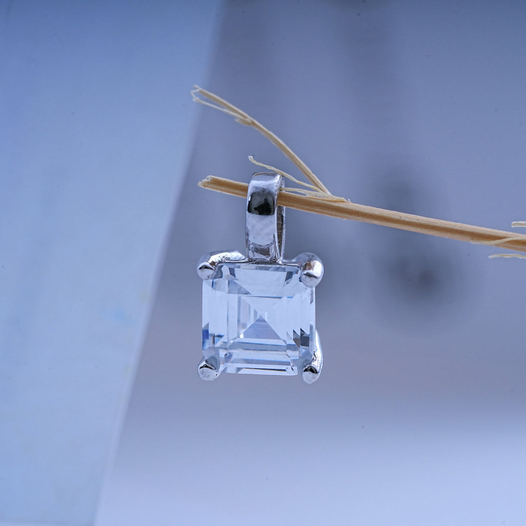 925 Silver Pendant with matching pair of stud